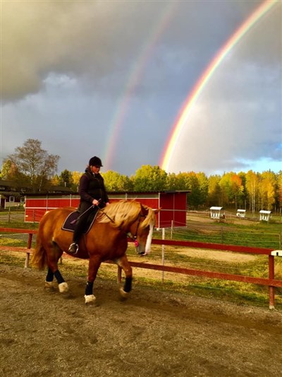 Daffy och Elin på ribanan med en magisk himmel!